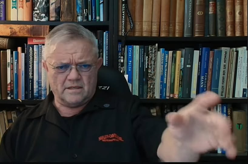 Energitankar I Dalen Mellan Bergen I Landet Lyrien–Arken